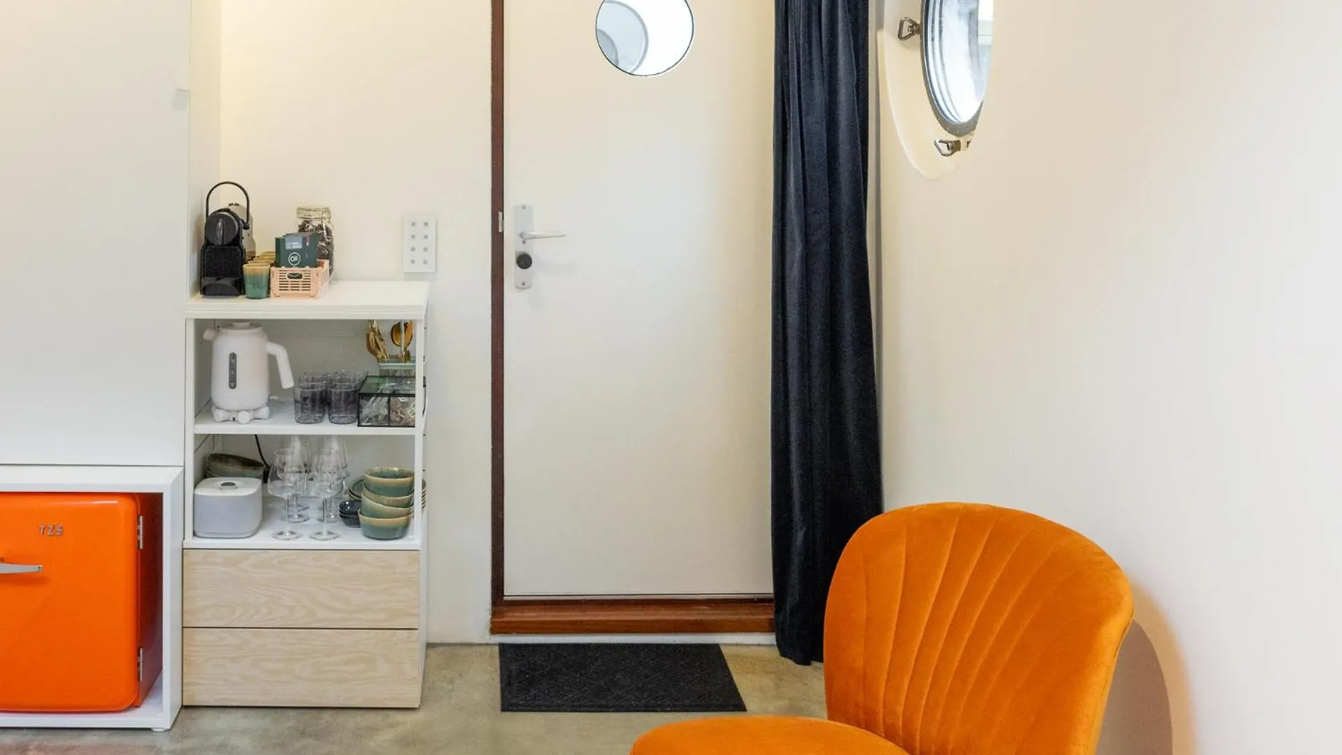 Boat Suite - A Unique Houseboat Stay In Amsterdam 0*,  Holandia