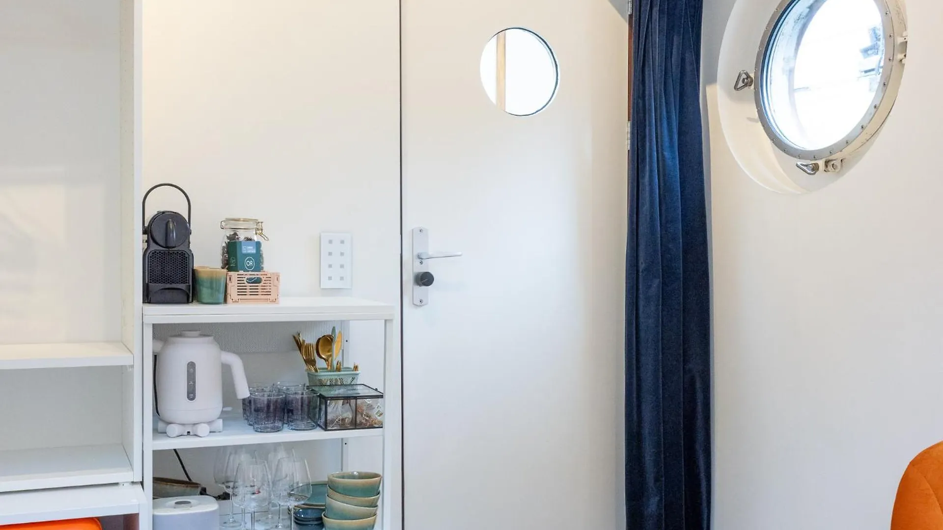 Boat Suite - A Unique Houseboat Stay In Amsterdam
